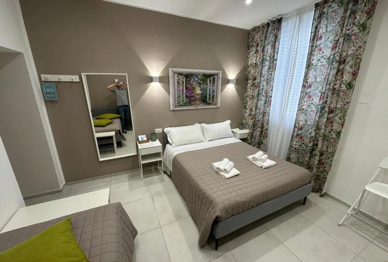 Hotel Di Passaggio Bari 0*,  Italia